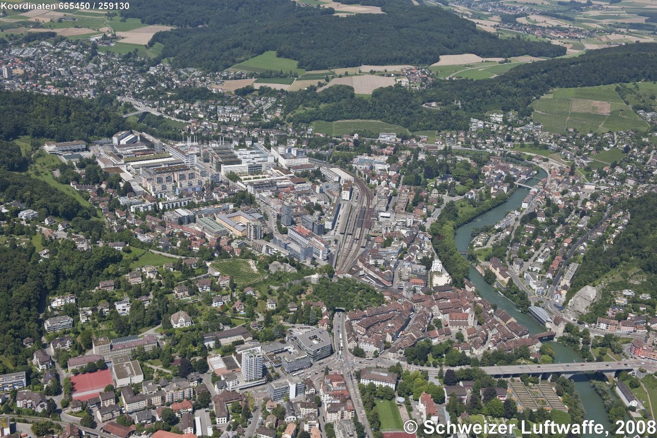 Baden; im Bildzentrum altes, umgenutztes Industrieareal 'BBC'; Blickrichtung nordwärts